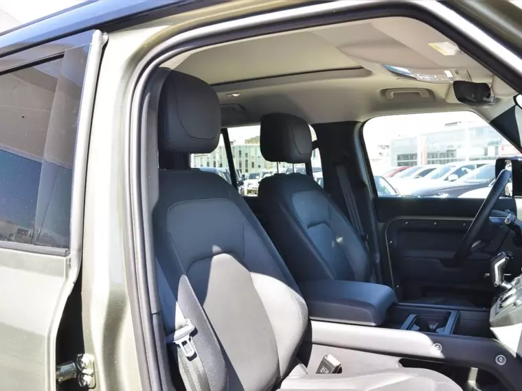 Land rover Defender 3.0 130 X-dynamic S Diesel 4x4 300hp At 5p 2024 Usado  Usado en Webautos.cl