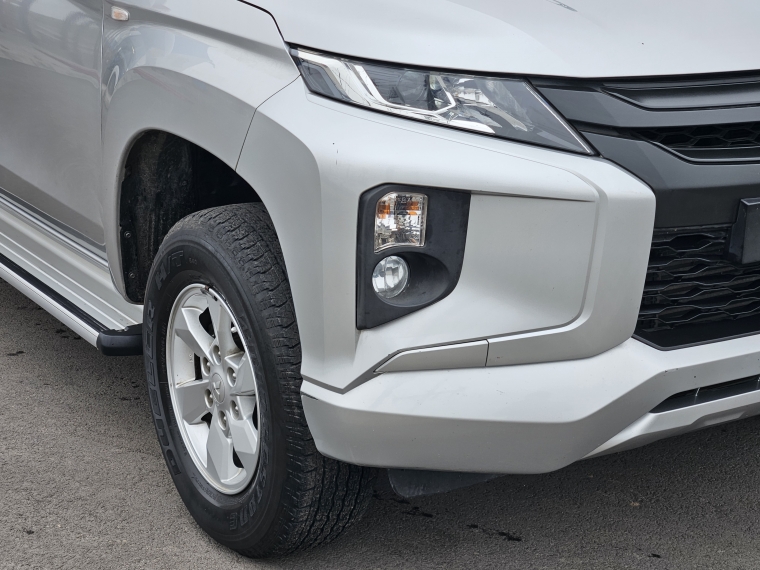 Mitsubishi L200 2.4 Td Work Cr Wf Mt 4x2 Diesel 2021 Usado  Usado en Kovacs Usados