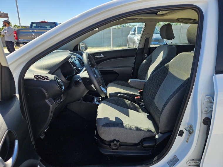 KIA Soluto — foto 11 de 16