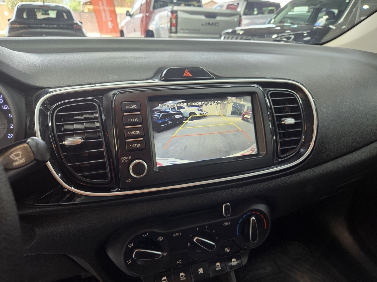 KIA Soluto — foto 17 de 17