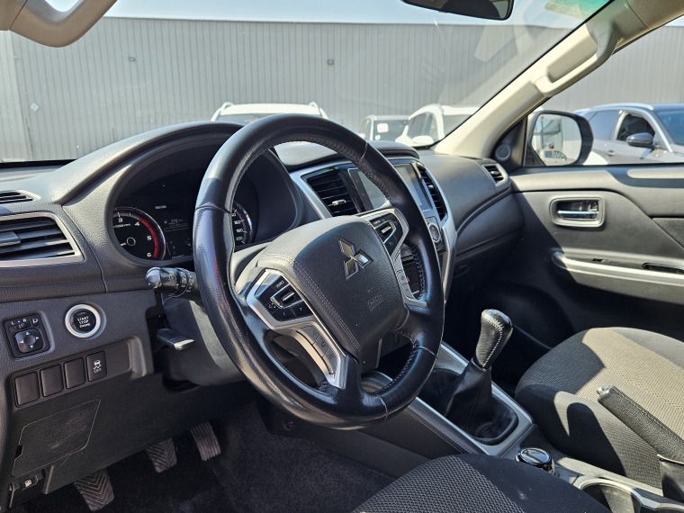 Mitsubishi L200 L200 D/c Dakar Crs Mt 2.4 4x4 Mn 2021 Usado en Rosselot Usados