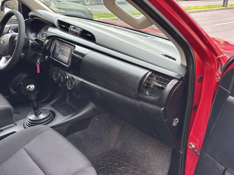 Toyota Hilux — foto 12 de 13