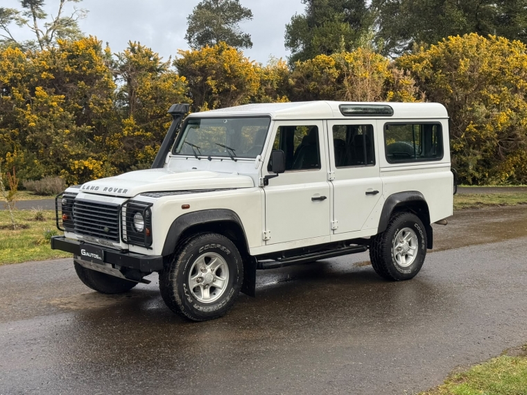 LAND ROVER DEFENDER Puma 110 2012