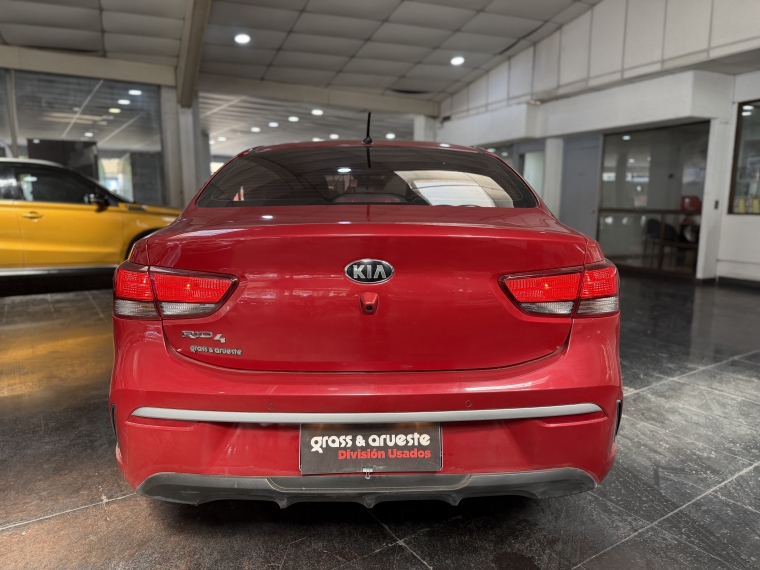 Kia Rio 4 Lx 1.4l Ac Abs 6mt Full 2022  Usado en Grass & Arueste