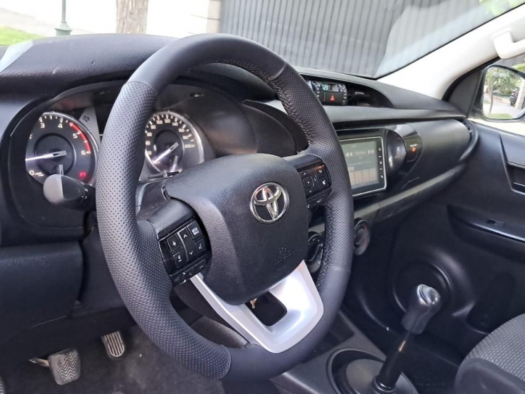 Toyota Hilux Dx 4x4 2.4 2021  Usado en Autos
