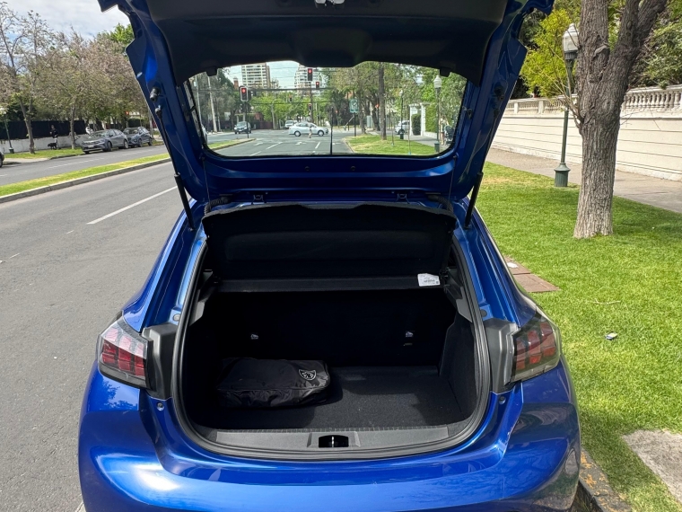 Peugeot 208 Puretech 75 Mt 1.2 2023  Usado en GT Autos Peugeot 208 Puretech 75 Mt 1.2 2023  Usado en GT Autos