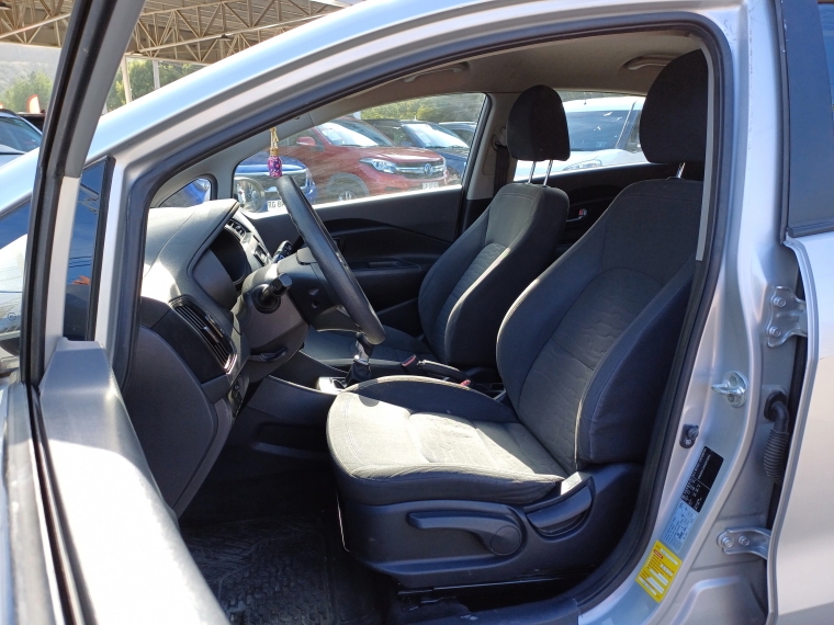 Kia Rio 5 Rio 5 Ex 1.4l 6mt Ac Ab Euro V - 1526 2015 Usado en Rosselot Usados