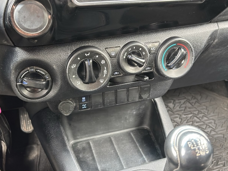 TOYOTA HILUX  Dcab DX 4x4 2.4cc - imagen 7