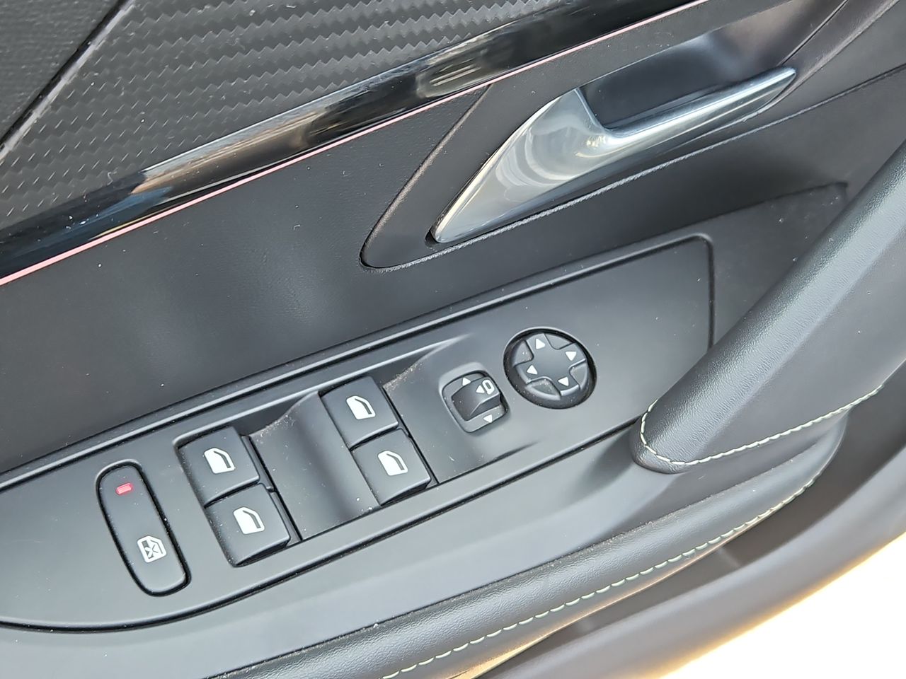 Peugeot 2008 2008 Puretech 130 Eat8 1.2 Aut 2023 Usado en Usados de Primera - Sergio Escobar