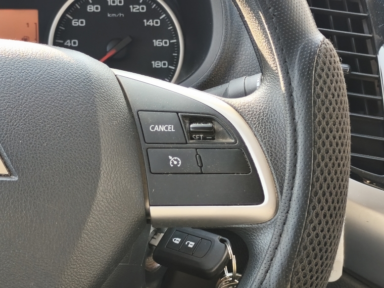 Mitsubishi L200 L200 D/c 2.4 Katana Cr 4x2 Llantas/cromado 2017 Usado en Rosselot Usados