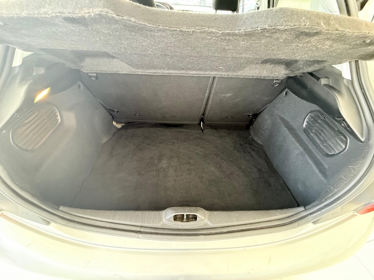 Peugeot 208 Allure Hdi 1.6 2017 Usado en Automotriz Olea Flaño