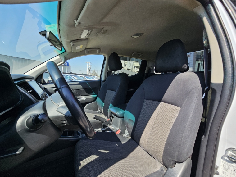 Mitsubishi L200 L200 D/c Dakar Crs Mt 2.4 4x4 Mn 2021 Usado en Rosselot Usados