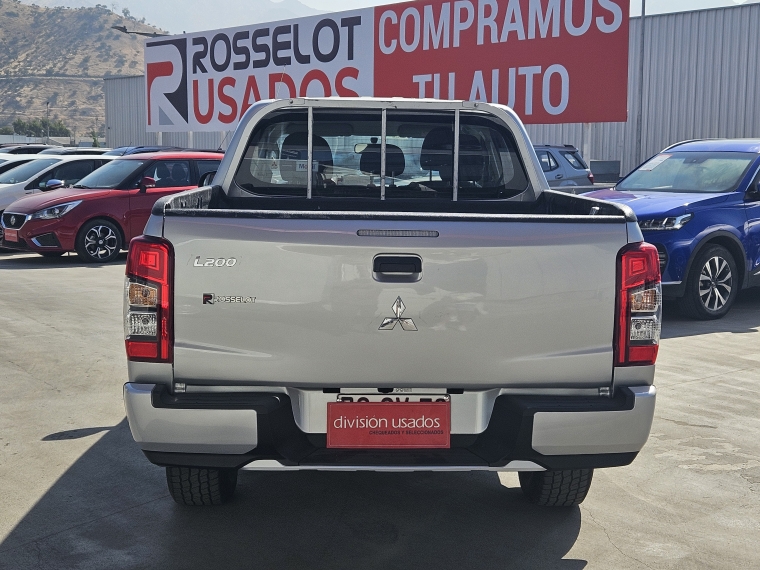 Mitsubishi L200 L200 D/c 2.4 Work Cr 4x2 Wf Doble Airbag Mn 2022 Usado en Rosselot Usados