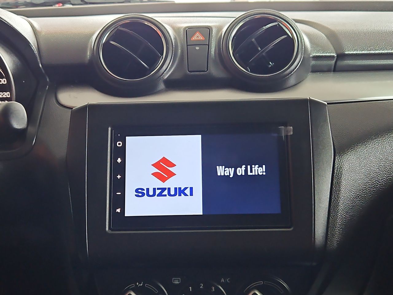 Suzuki Swift Swift 4x2 1.2 2023 Usado Usado en Webautos.cl Suzuki Swift Swift 4x2 1.2 2023 Usado Usado en Webautos.cl