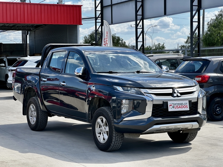 Mitsubishi L200 L200 D/c 2.4 Katana Cr 4x2 Mt Special Pack 2021 Usado en Rosselot Usados