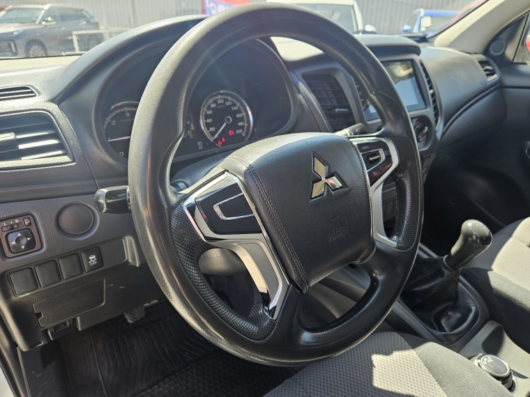 Mitsubishi L200 L200 D/c 2.4 Katana Crt 4x4 Special Pack 2023 Usado en Rosselot Usados