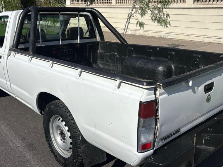 Nissan Terrano 2.5 Cabina Simple 2011  Usado en GT Autos