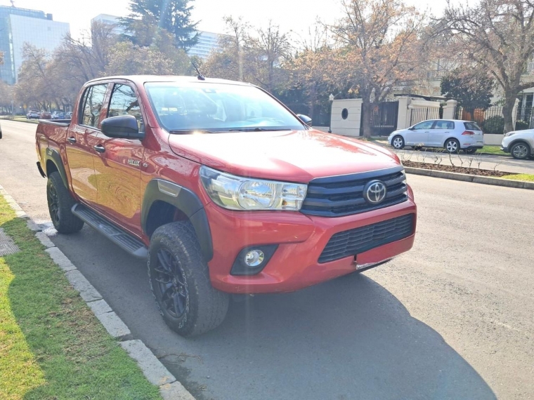 Toyota Hilux — foto 2 de 15