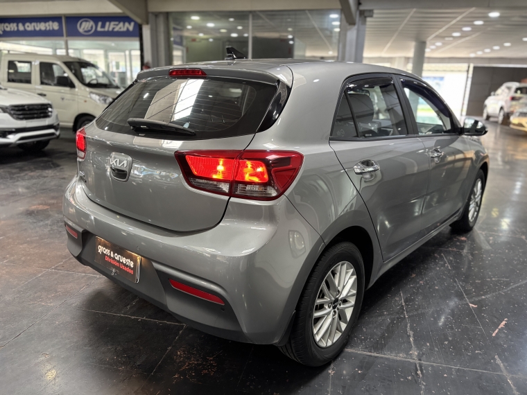 Kia Rio 5 Ex 1.4l 6mt Ci Full 2023  Usado en Grass & Arueste