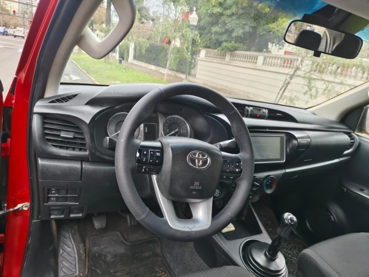 Toyota Hilux — foto 10 de 18