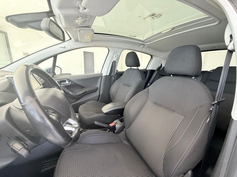 Peugeot 208 Allure Hdi 1.6 2017 Usado en Automotriz Olea Flaño