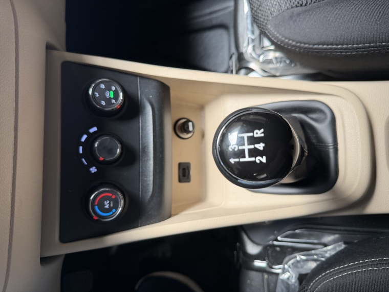 Kyc V5 cargo van 1.5l 5mt Ac 2026  Usado en Grass & Arueste