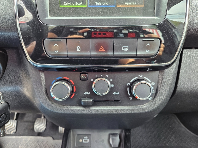 Renault Kwid — foto 13 de 14