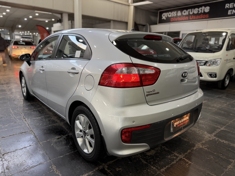 Kia Rio 5 Ex 1.4l 6mt Ac Full 2016  Usado en Grass & Arueste