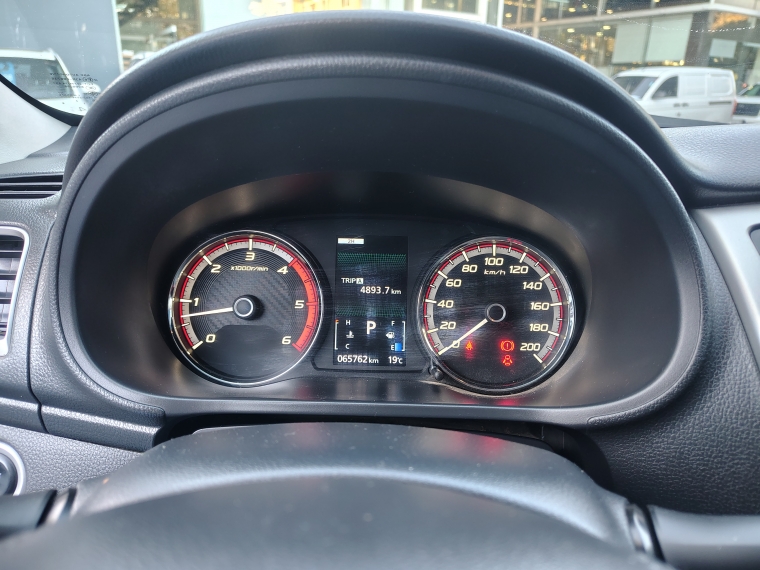 Mitsubishi L200 2.4 Td Dakar  Crs Hp At  4x4 Diesel 2023 Usado  Usado en Kovacs Usados