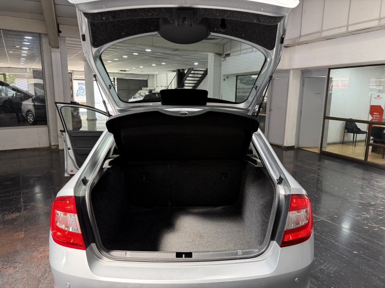 Skoda Rapid Ambiente 1.2l Tsi 6mt Ac 2015  Usado en Grass & Arueste