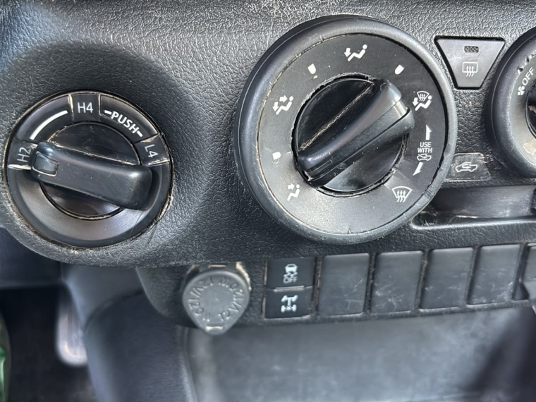 TOYOTA HILUX  Dcab DX 4x4 2.4cc - imagen 13