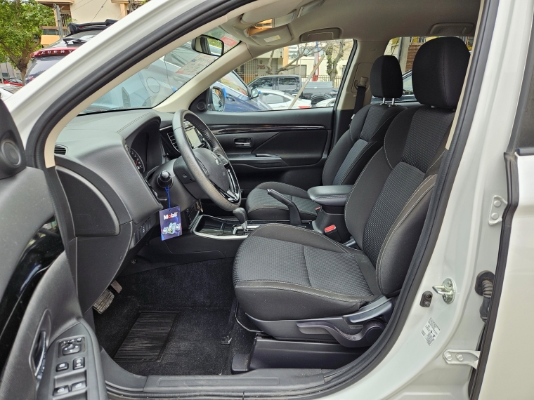 Mitsubishi Outlander Outlander Cvt 2.0 Aut 2023 Usado en Rosselot Usados