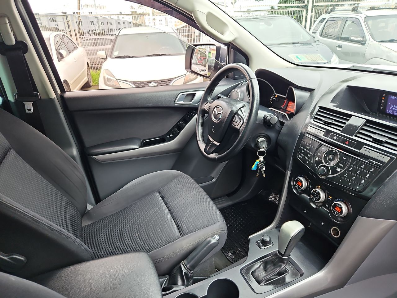 Mazda Bt-50 New Bt 50 Dcab Sdx 4x4 3.2 Aut 2021 Usado en Usados de Primera - Sergio Escobar