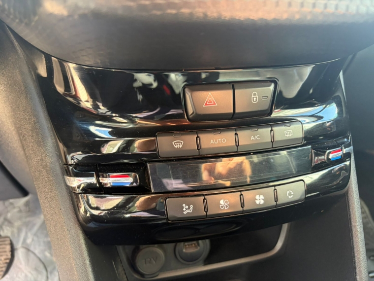 Peugeot 208 Diesel Signature 2021 Usado  Usado en Webautos.cl