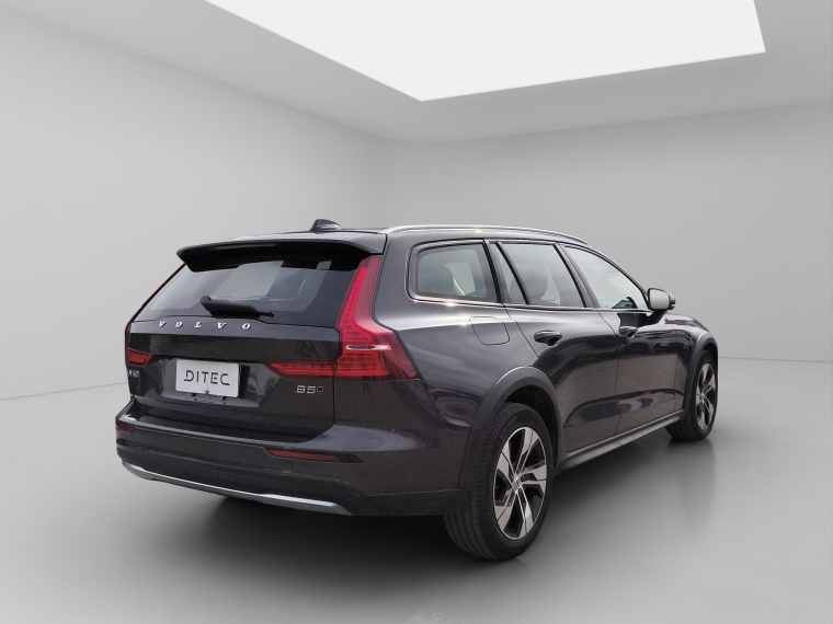 Volvo V60 Cc Ii B5 4x4 2.0 Aut 2023 Usado  Usado en BMW Premium Selection