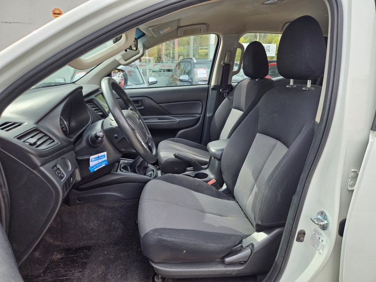 Mitsubishi L200 L200 D/c 2.4 Katana Crt 4x4 Special Pack 2023 Usado en Rosselot Usados