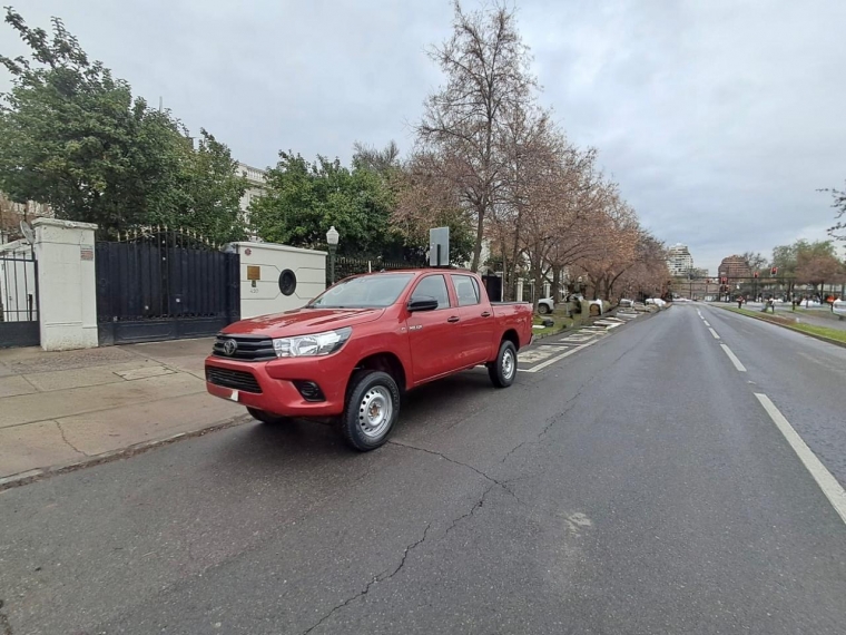 TOYOTA HILUX DX 4X2 2.4 miniatura 13