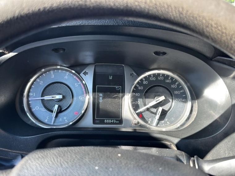 Toyota Hilux — foto 7 de 12