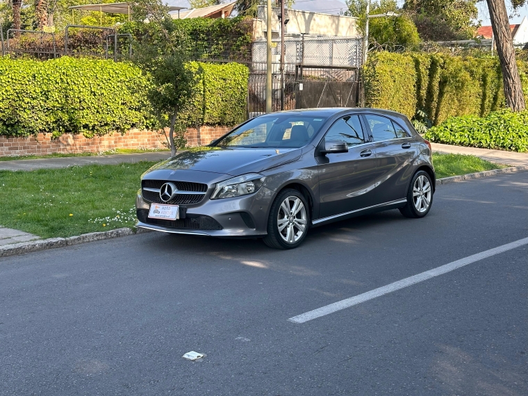 MERCEDES BENZ A 200 . 2016