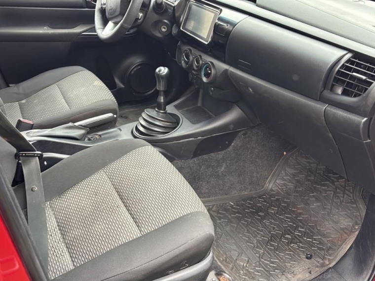 Toyota Hilux — foto 12 de 13