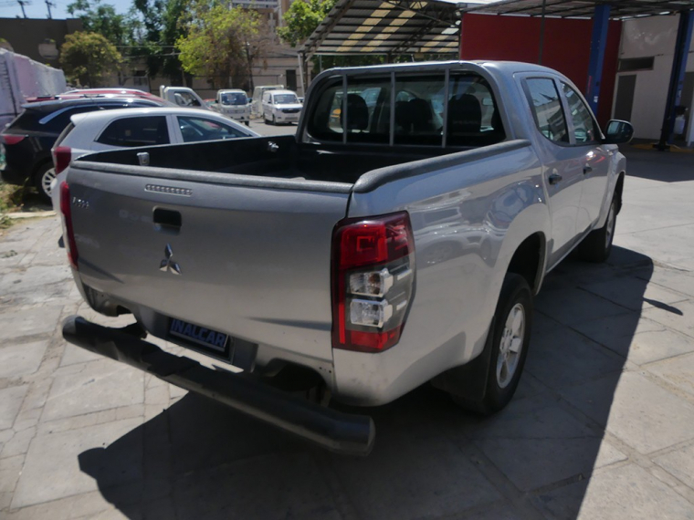 Mitsubishi L200 Work Cr 2.4 4x2 2022 Usado  Usado en Webautos.cl