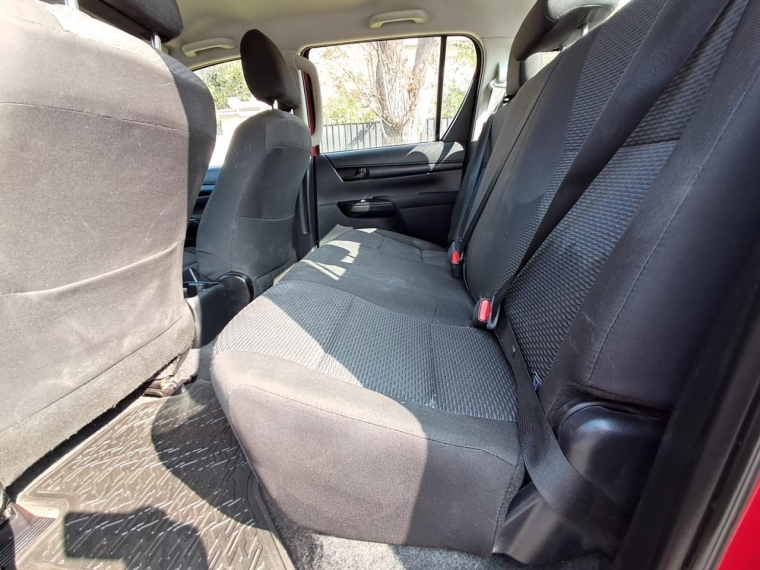 Toyota Hilux — foto 13 de 15