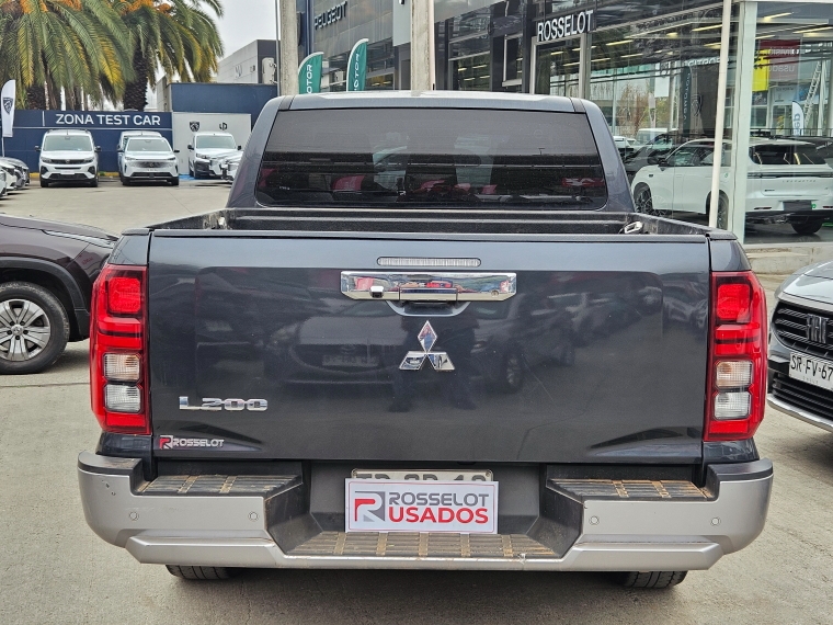 Mitsubishi L200 L200 Dakar Xr 4x4 2.4 2024 Usado en Rosselot Usados