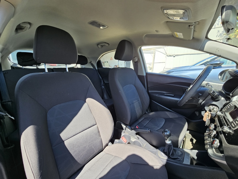 Kia Rio 5 Rio 5 Lx 1.2l 5mt Special Pack - 1817 2017 Usado en Rosselot Usados
