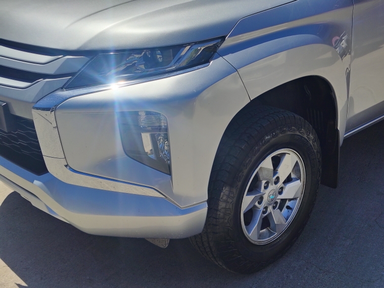 Mitsubishi L200 L200 D/c 2.4 Katana Crt 4x4 Special Pack 2023 Usado en Rosselot Usados