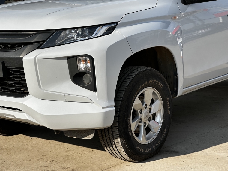 Mitsubishi L200 L200 D/c 2.4 Work Cr 4x2 Wf Doble Airbag Cc Mn 2023 Usado en Rosselot Usados
