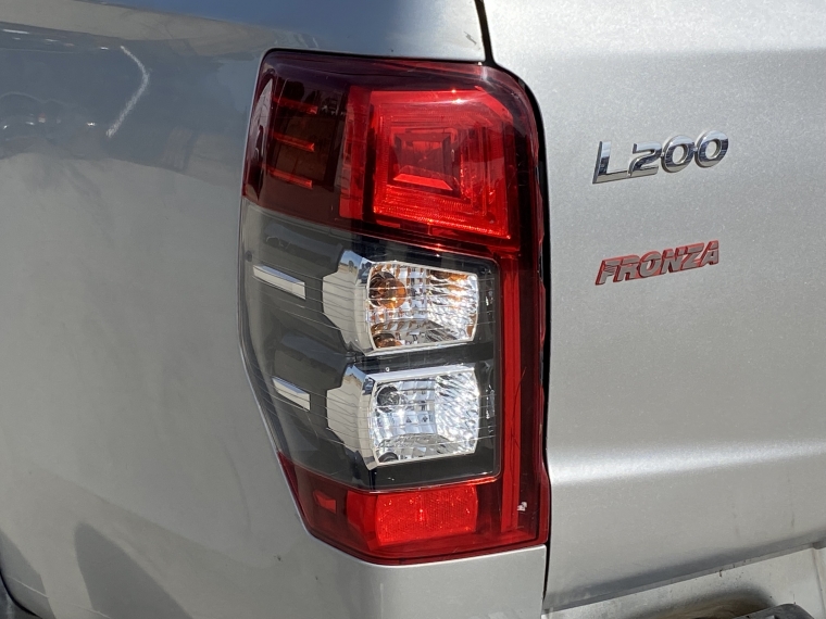 Mitsubishi L200 L200 D/c 2.4 Work Cr 4x2 2020 Usado en Rosselot Usados