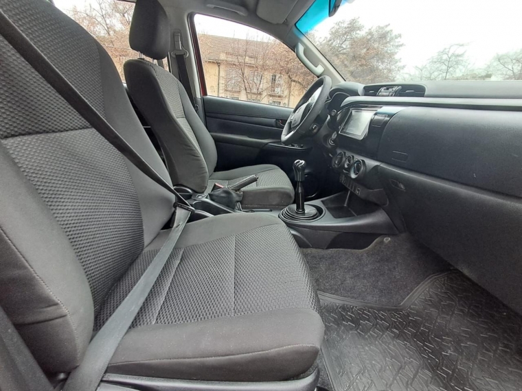 TOYOTA HILUX DX 4X2 2.4 miniatura 17