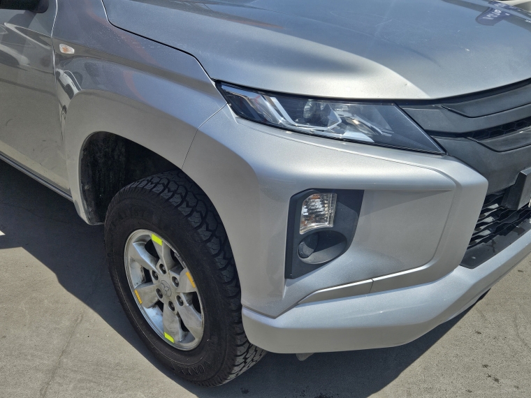 Mitsubishi L200 L200 D/c 2.4 Work Cr 4x2 Wf Doble Airbag Mn 2022 Usado en Rosselot Usados