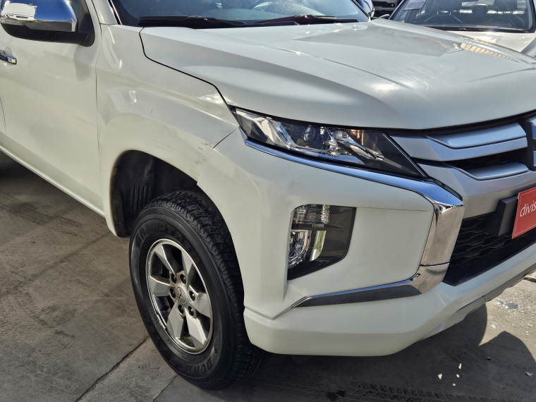 Mitsubishi L200 L200 D/c 2.4 Katana Cr 4x2 Mt Mn 2020 Usado en Rosselot Usados